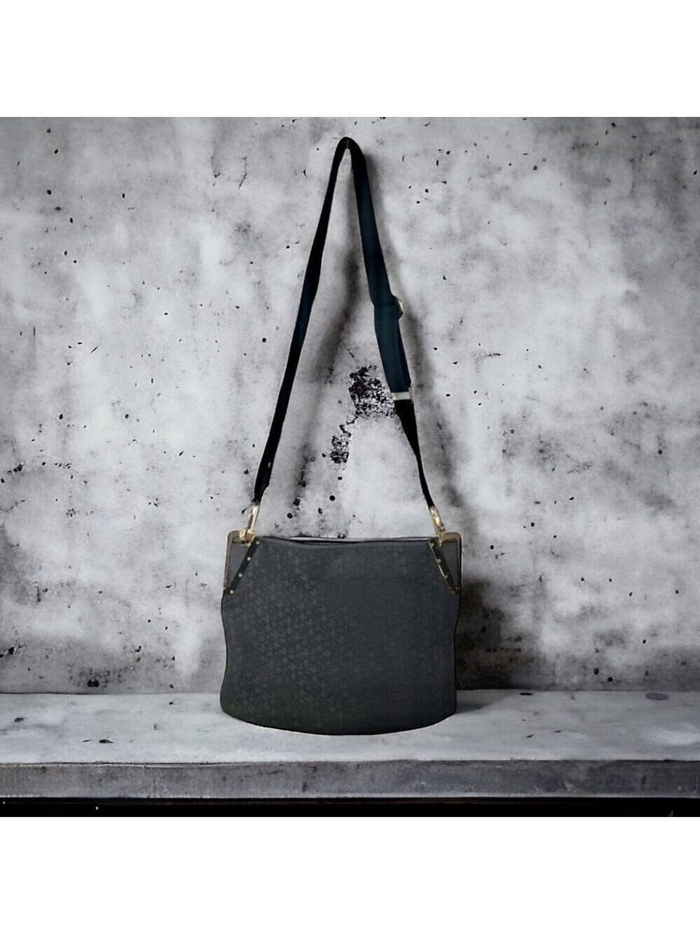 Dkny Large Black Signature Crossbody Bag